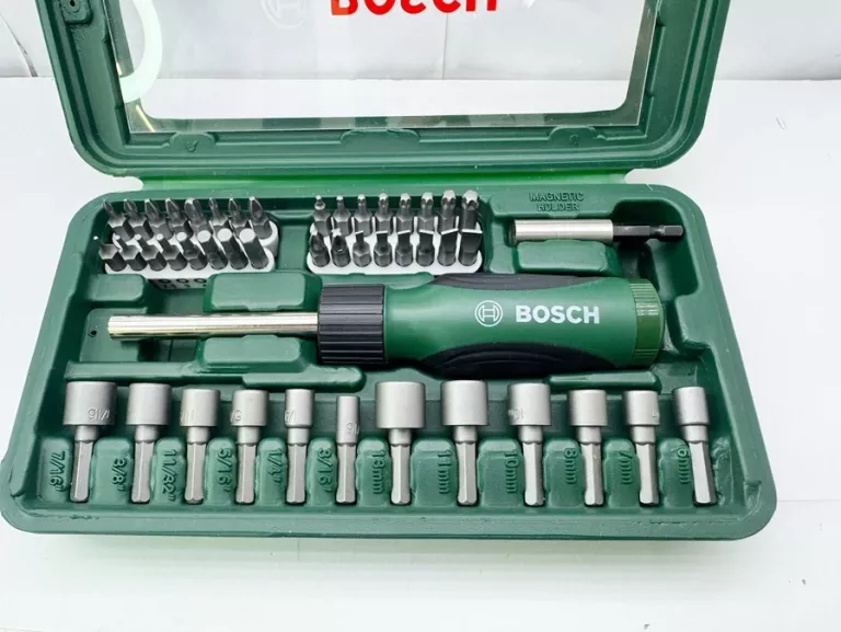 ZESTAW 46 SZT. BITÓW I NASADEK Z GRZECHOTKĄ BOSCH