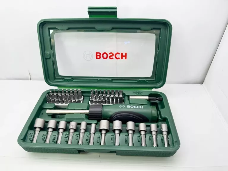 ZESTAW 46 SZT. BITÓW I NASADEK Z GRZECHOTKĄ BOSCH