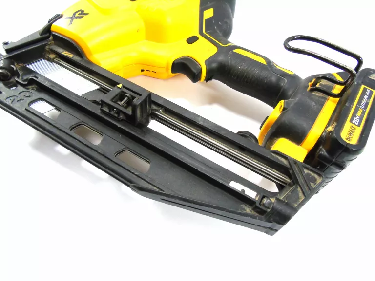 GWOŹDZIARKA SZTYFCIARKA DEWALT DCN660 + AKU 20V 1.3AH
