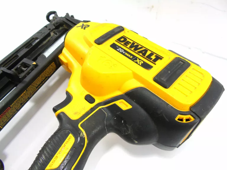 GWOŹDZIARKA SZTYFCIARKA DEWALT DCN660 + AKU 20V 1.3AH