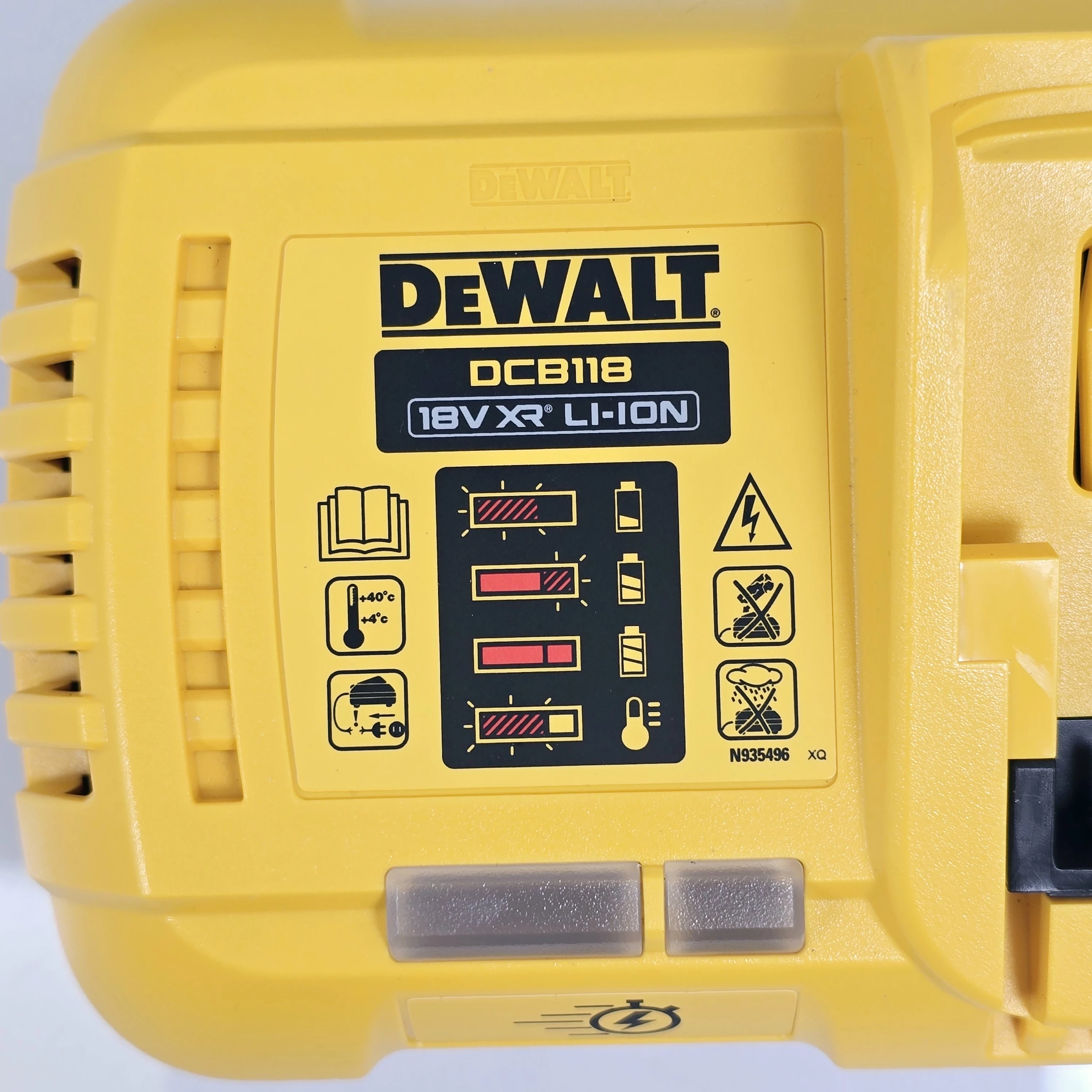 ladowarka-dewalt-xr-dcb118-stan-11323-2