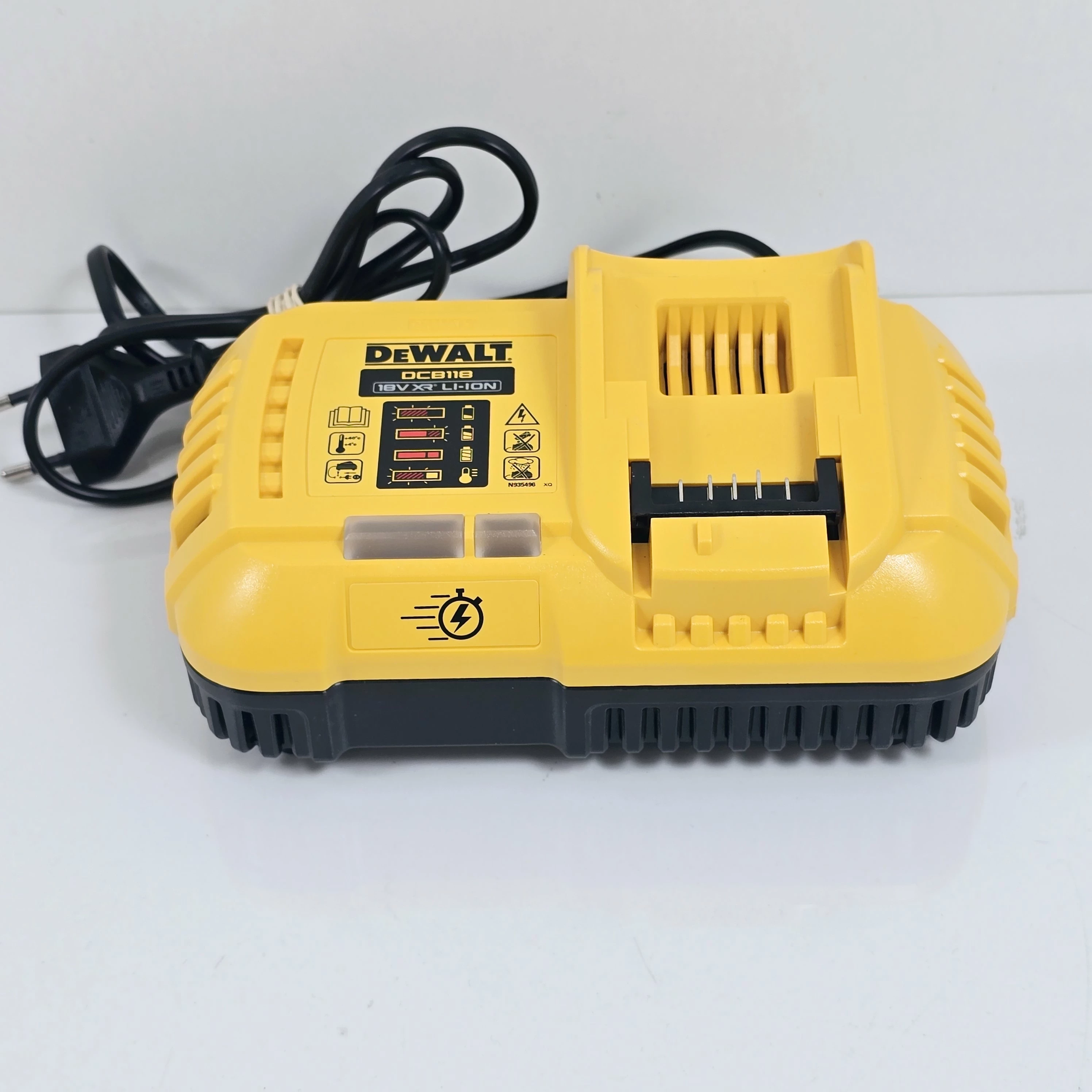 ladowarka-dewalt-xr-dcb118-marszalkowska-60-warszawa