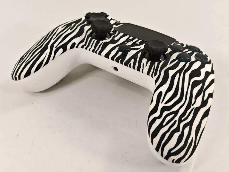 KONSOLA PLAYSTATION 4 PRO BIAŁA + PAD