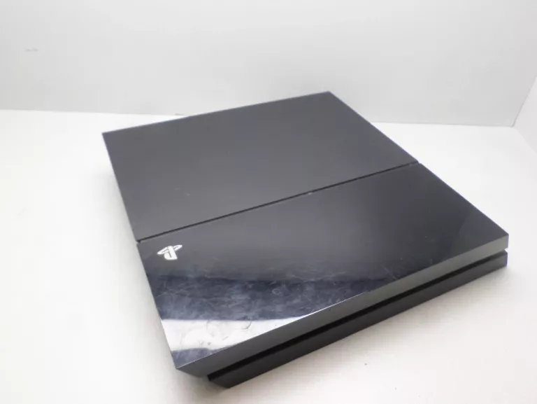 KONSOLA PS4 500GB 1 PAD 8 GIER