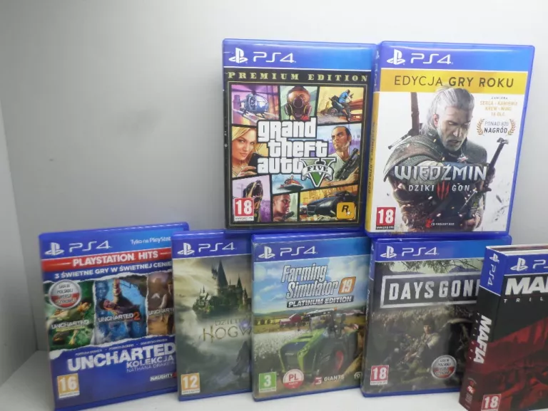 KONSOLA PS4 500GB 1 PAD 8 GIER