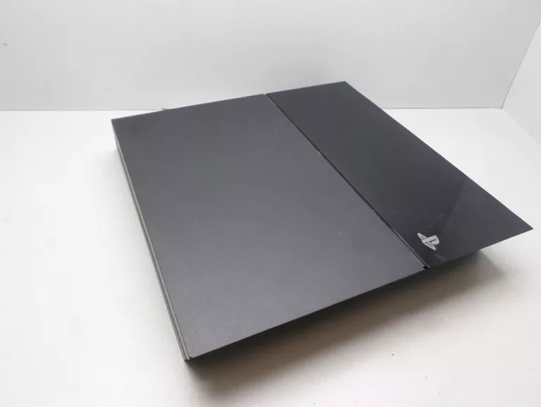 KONSOLA PS4 500GB 1 PAD 8 GIER