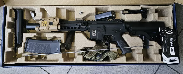 REPLIKA SPECNA ARMS SA F01 FLEX + 2X MAGAZYNEK, ŁADOWARKA, KOLIMATOR