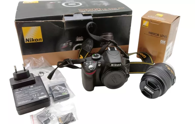 APARAT NIKON D3200 + OBIEKTYW NIKORR 18-55MM ŁADOWARKA+BATERIA+PUDEŁKO