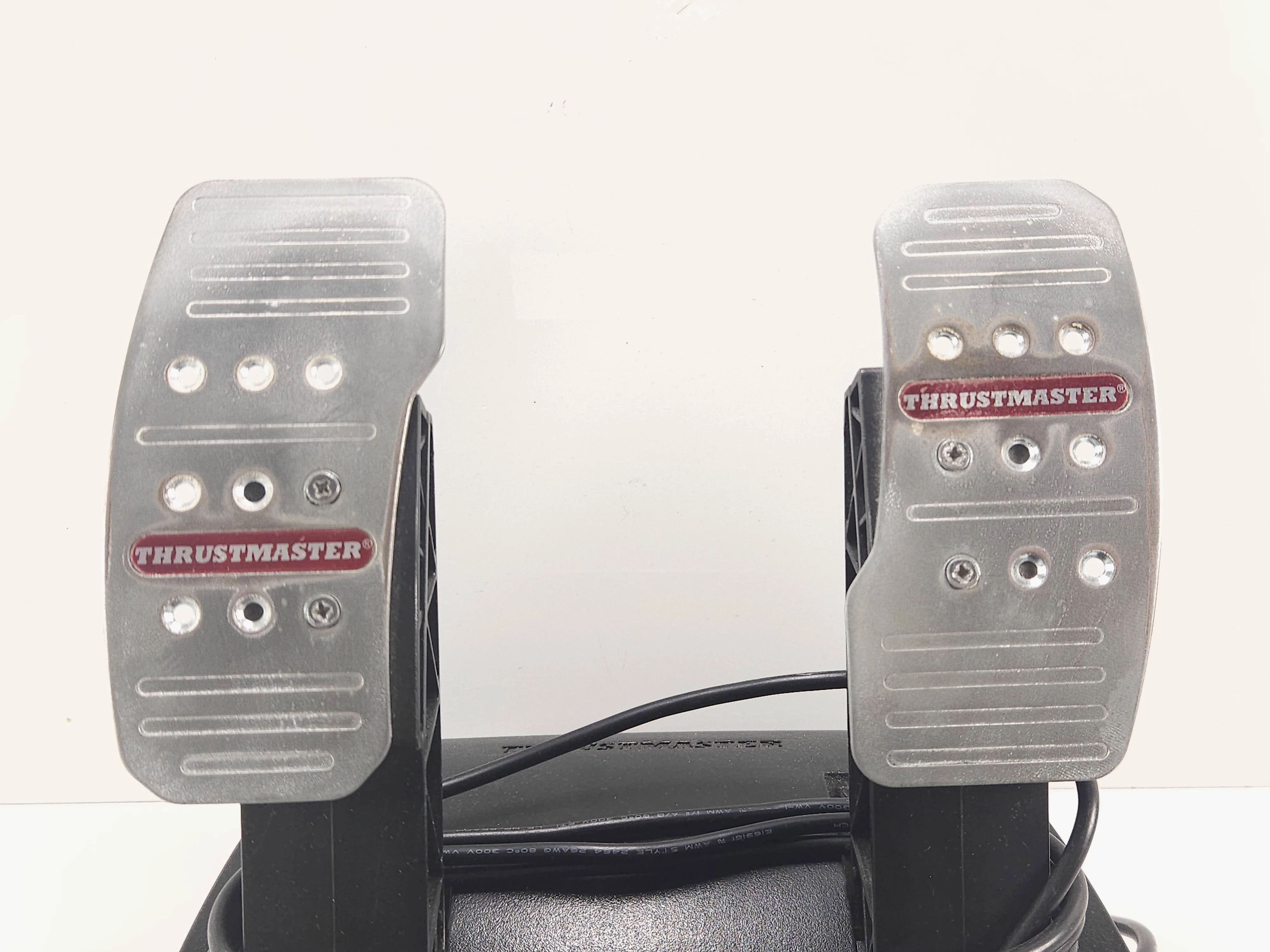 kierownica-thrustmaster-t150-force-feedback-stopnie-nozne-model-t150-force-feedback