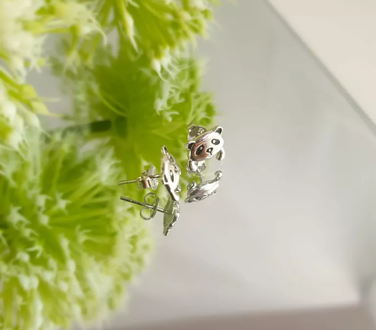 PIĘKNE SREBRNE KOLCZYKI PANDA 1,6 G 925