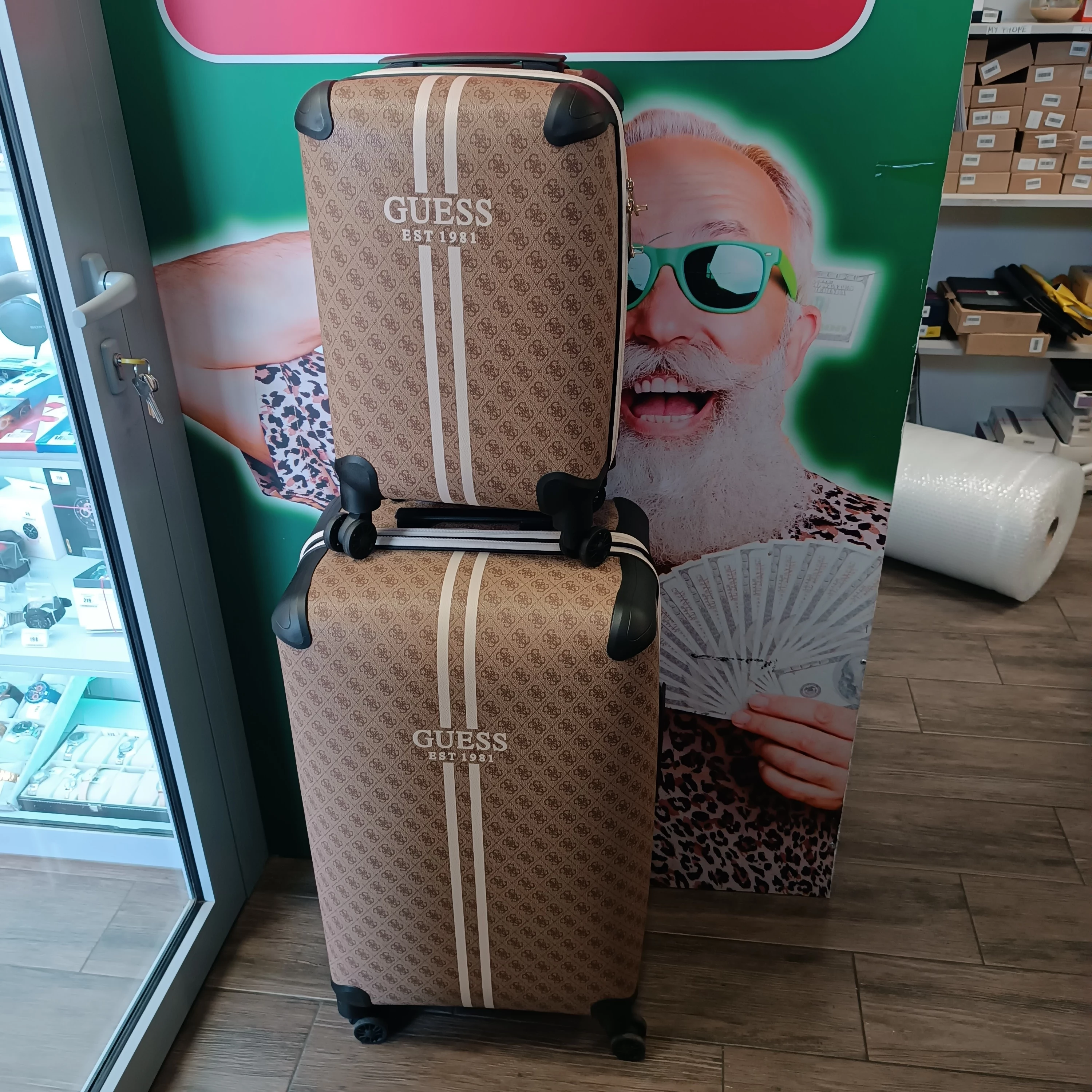 2-walizki-guess-osiedle-teatralne-3u15-krakow