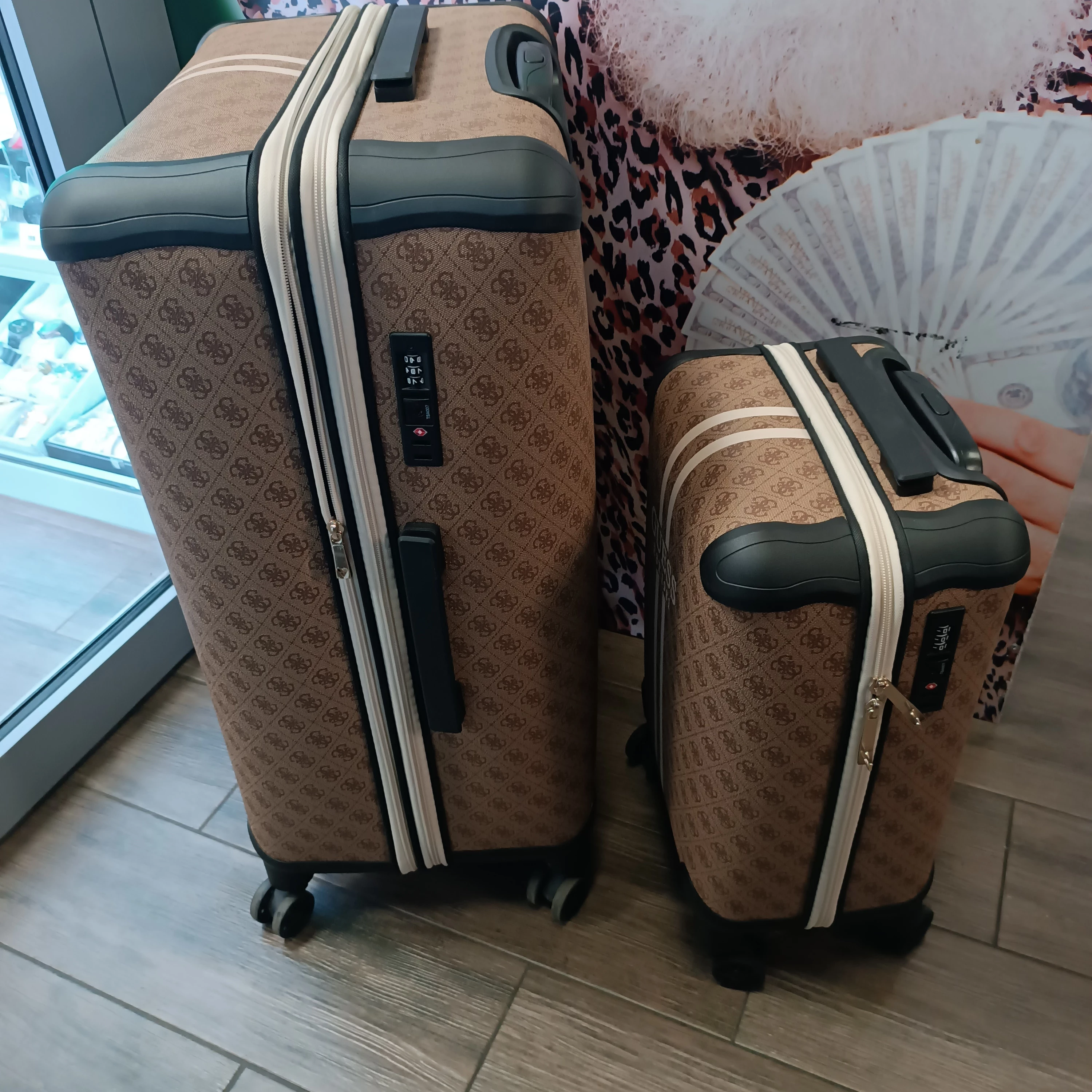 2-walizki-guess-model-tmvzls