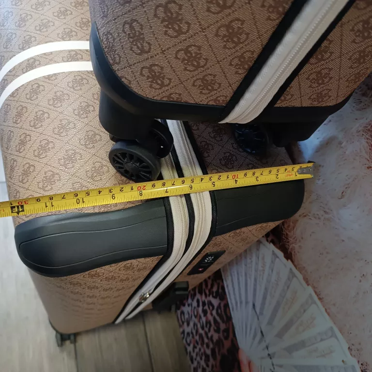 2-walizki-guess-material-dominujacy-203925-225002