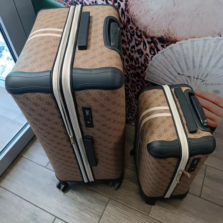 2-walizki-guess-kolor-249512-1647413