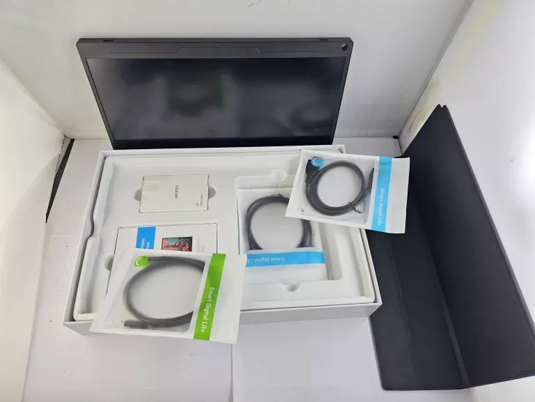 MONITOR PRZENOŚNY 15.6C UPERFECT