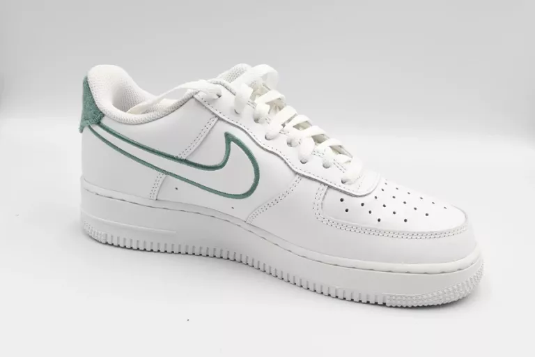 NIKE SNEAKERSY AIR FORCE 1 '07 LV8 FN8349 100 BIAŁY 40,5