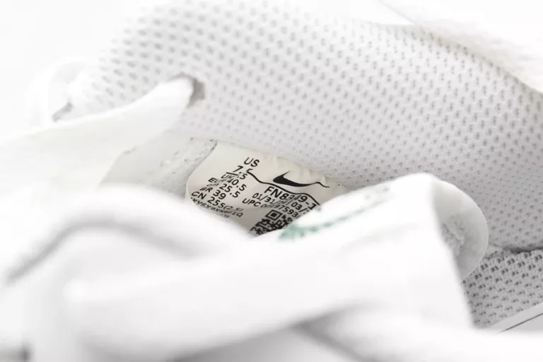 NIKE SNEAKERSY AIR FORCE 1 '07 LV8 FN8349 100 BIAŁY 40,5
