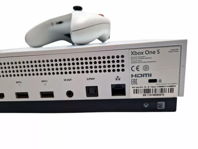 KONSOLA XBOX ONE S - ORYGINALNY PAD - 1TB - FIFA 22 - BDB STAN
