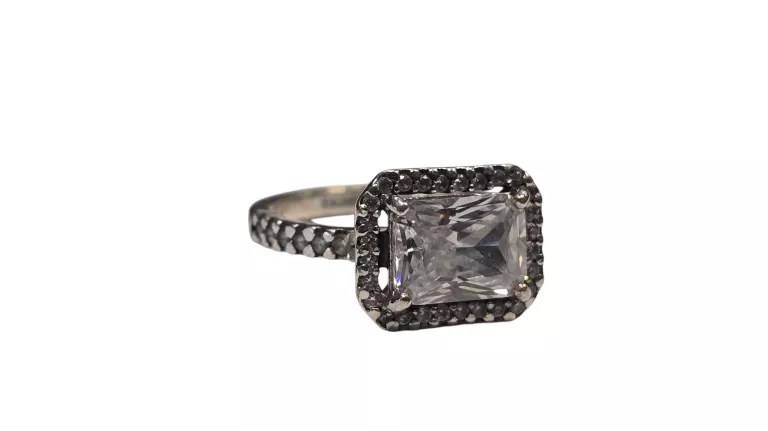 srebrny-pierscionek-pandora-300g-rozmiar-8-kamien-17088-128