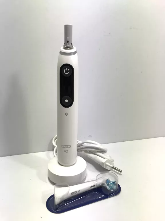 SZCZOTECZKA ORAL-B IO 8N BIAŁA 1 KONCÓWKA ŁADOWARKA