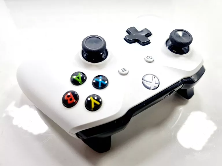 KONSOLA XBOX ONE X 1TB 1787 BIAŁA PAD