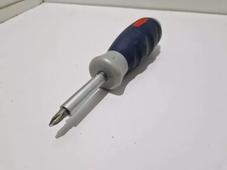 ŚRUBOKRĘT Z GRZECHOTKĄ RUBBERMAID + BITY