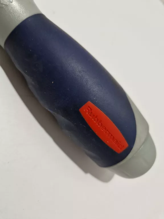 ŚRUBOKRĘT Z GRZECHOTKĄ RUBBERMAID + BITY