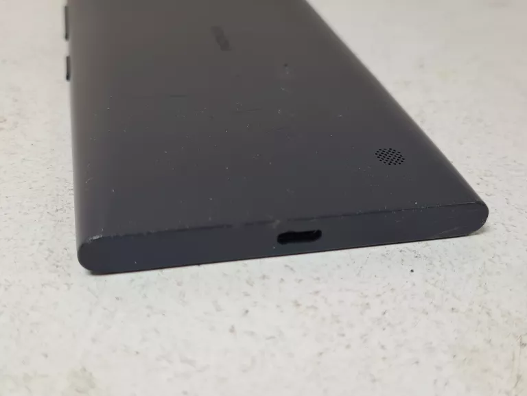 TELEFON NOKIA LUMIA 735 B/N