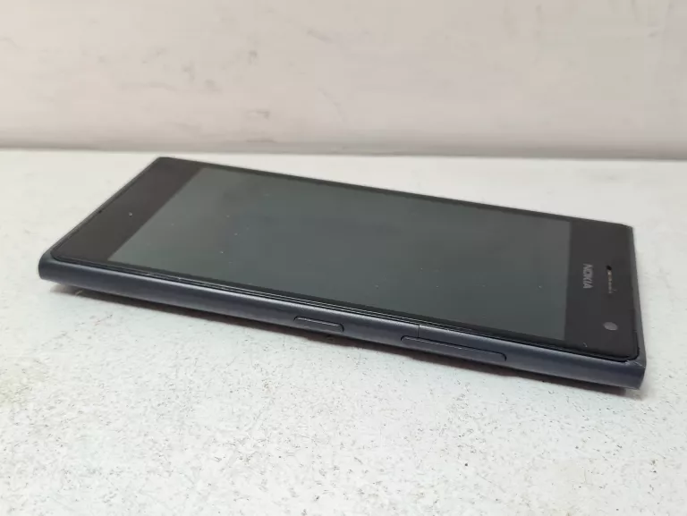 TELEFON NOKIA LUMIA 735 B/N