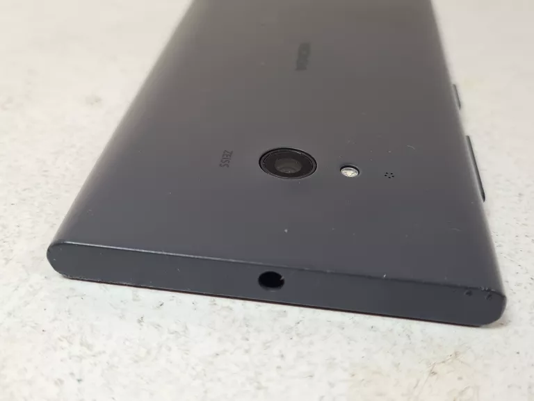 TELEFON NOKIA LUMIA 735 B/N
