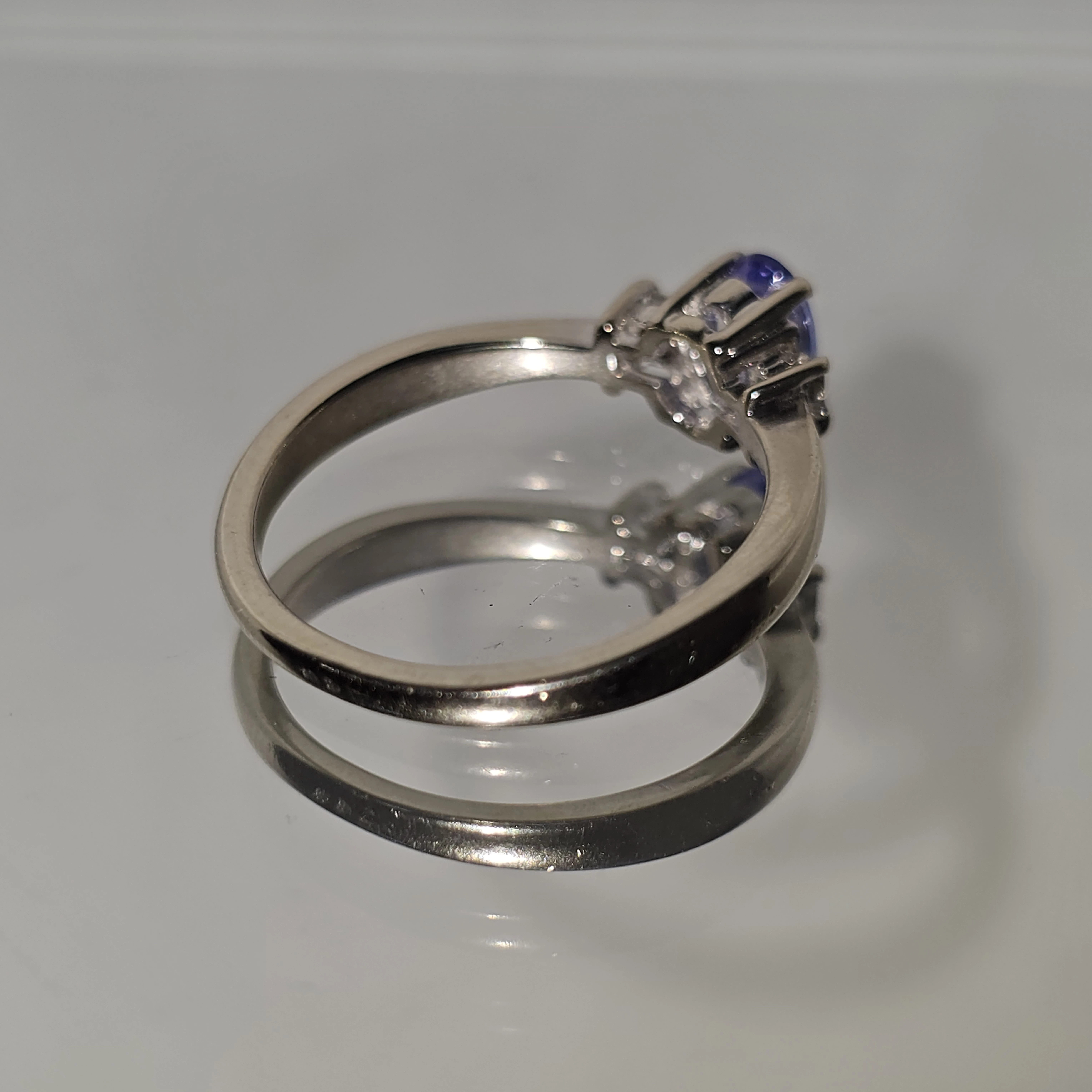 pierscionek-biale-zloto-z-tanzanitem-certyfikat-265g58513-marka-226434-515449