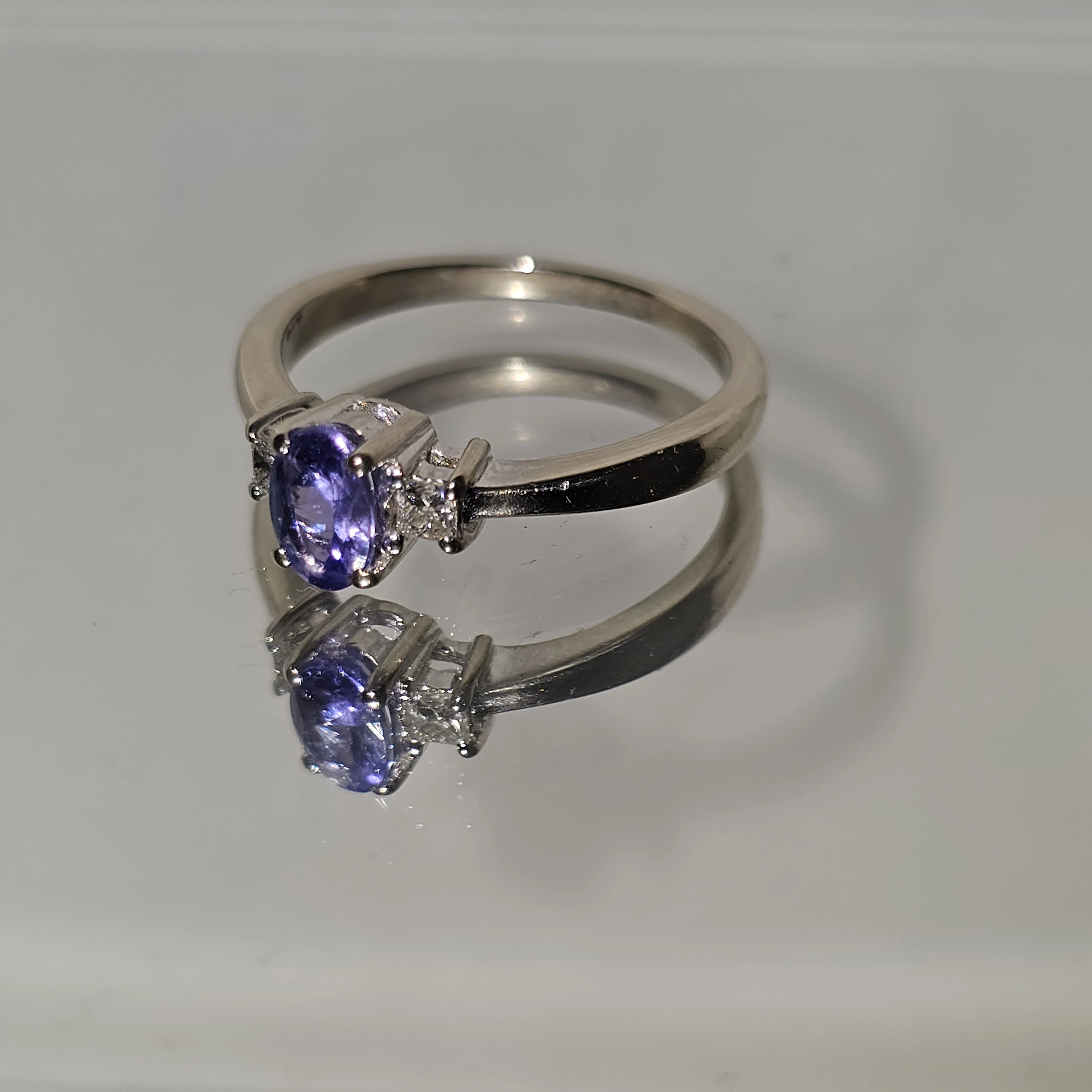 pierscionek-biale-zloto-z-tanzanitem-certyfikat-265g58513-material-15835-2