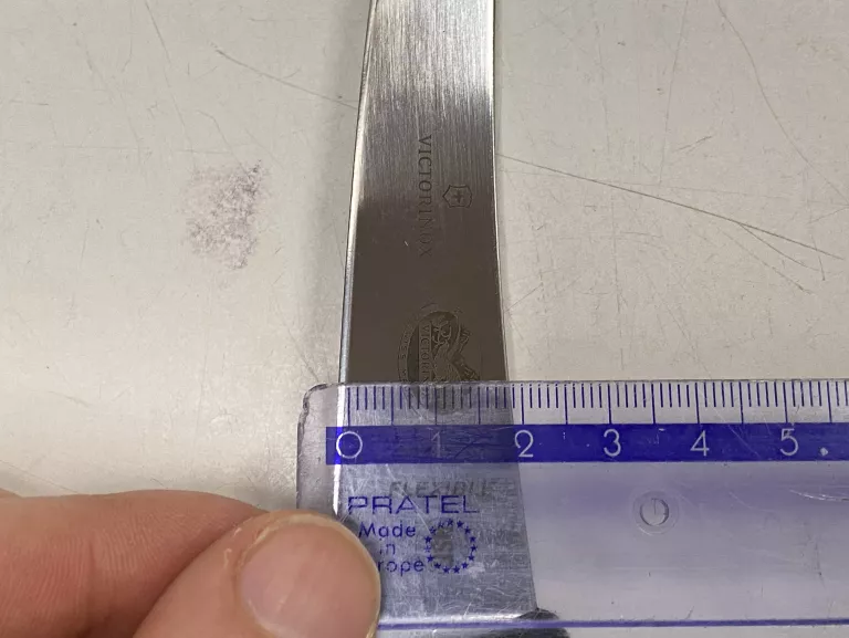 NÓŻ RZEŹNICZY VICTORINOX 5.6303.12 STAN BDB!