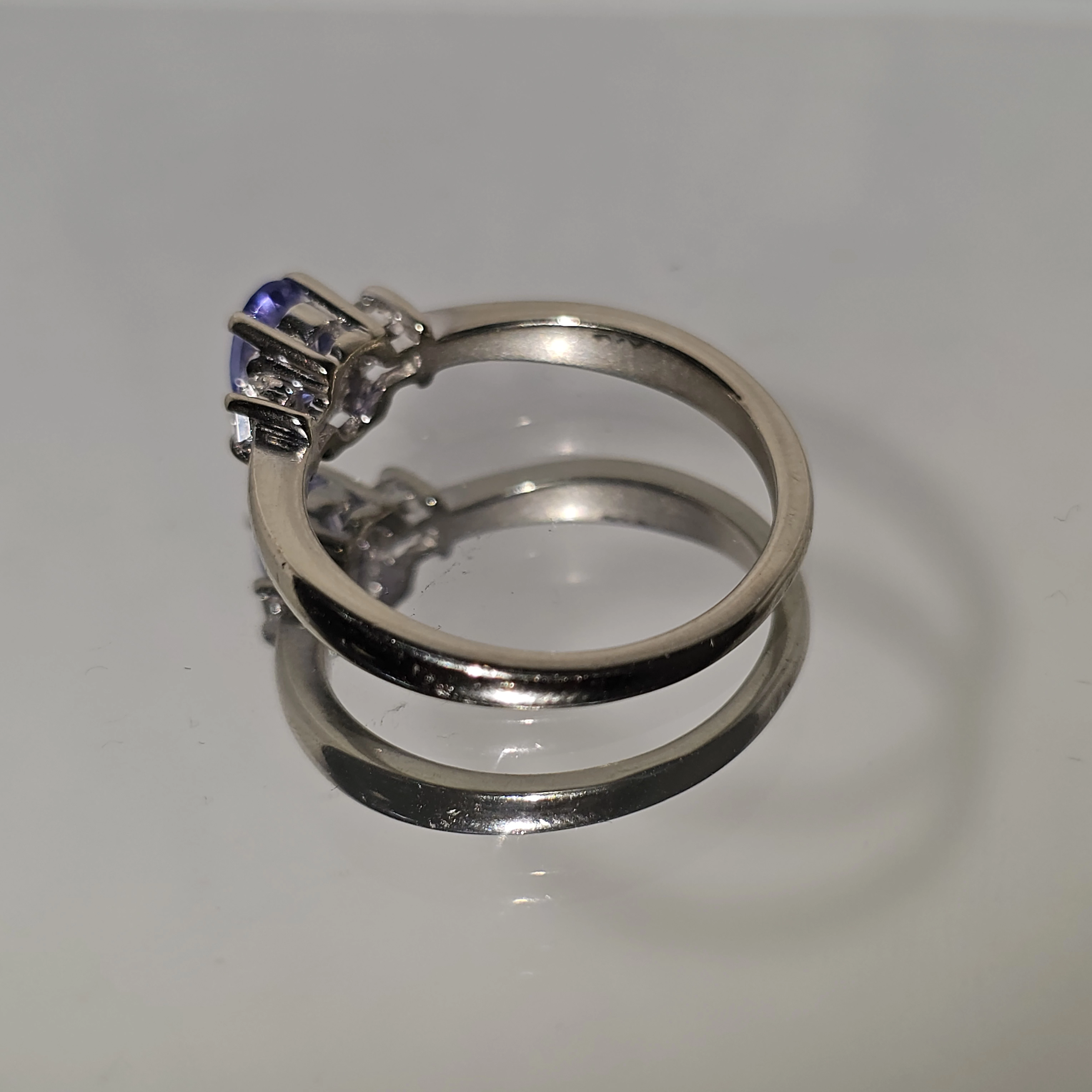 pierscionek-biale-zloto-z-tanzanitem-certyfikat-265g58513-rodzaj-2205-16