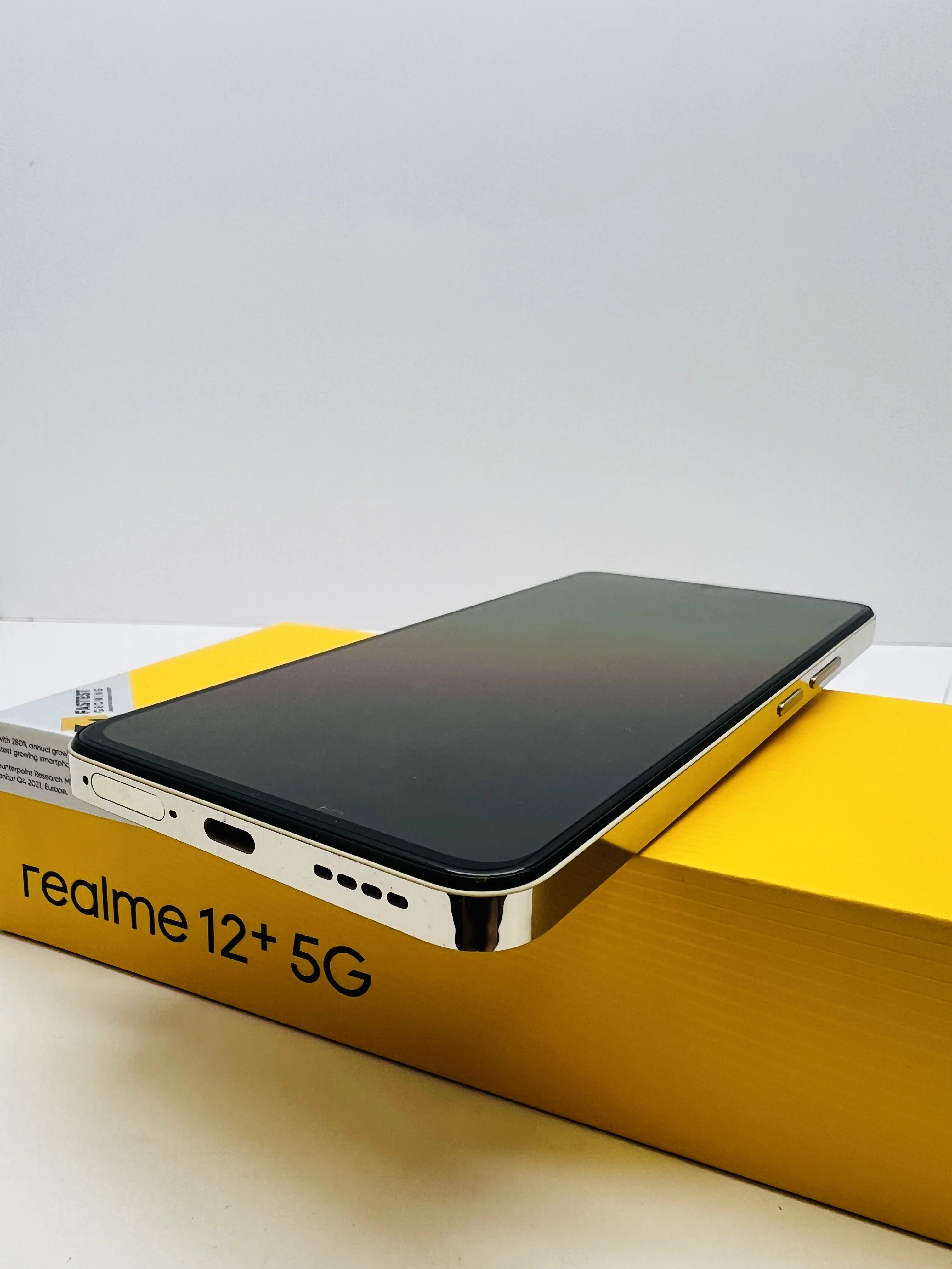 telefon-realme-12-5g-8256-gb-folia-gwarancja-kod-producenta-rmx3867