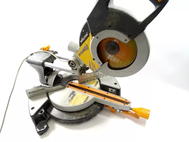 PIŁA UKOŚNICA EVOLUTION RAGE 3-DB 1600W 255MM