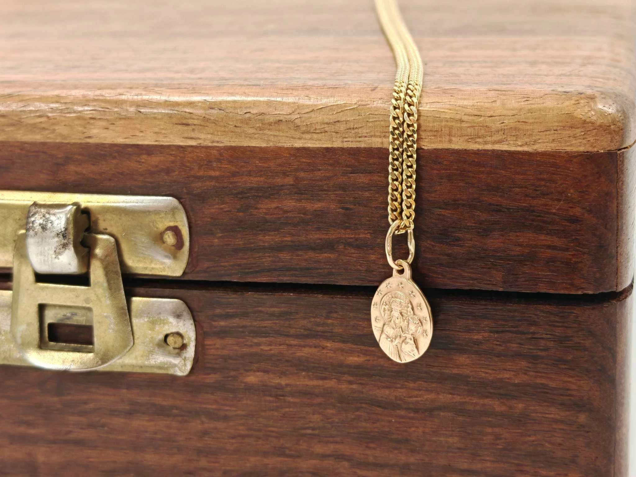 medalik-matka-boska-rozowe-zloto-dewocjonalja-585-104g-9x18mm-material-15835-2