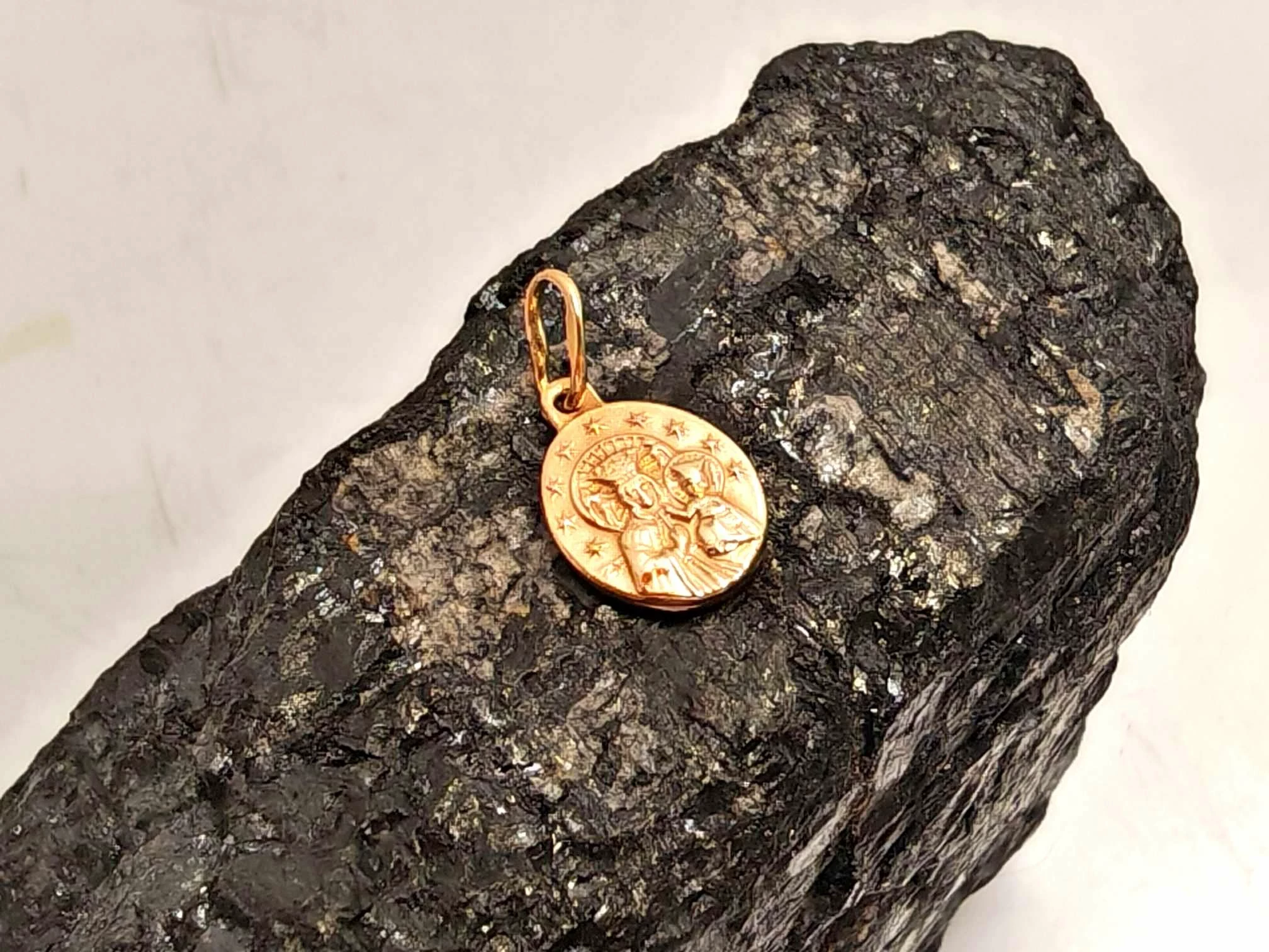 medalik-matka-boska-rozowe-zloto-dewocjonalja-585-104g-9x18mm-rodzaj-2205-2