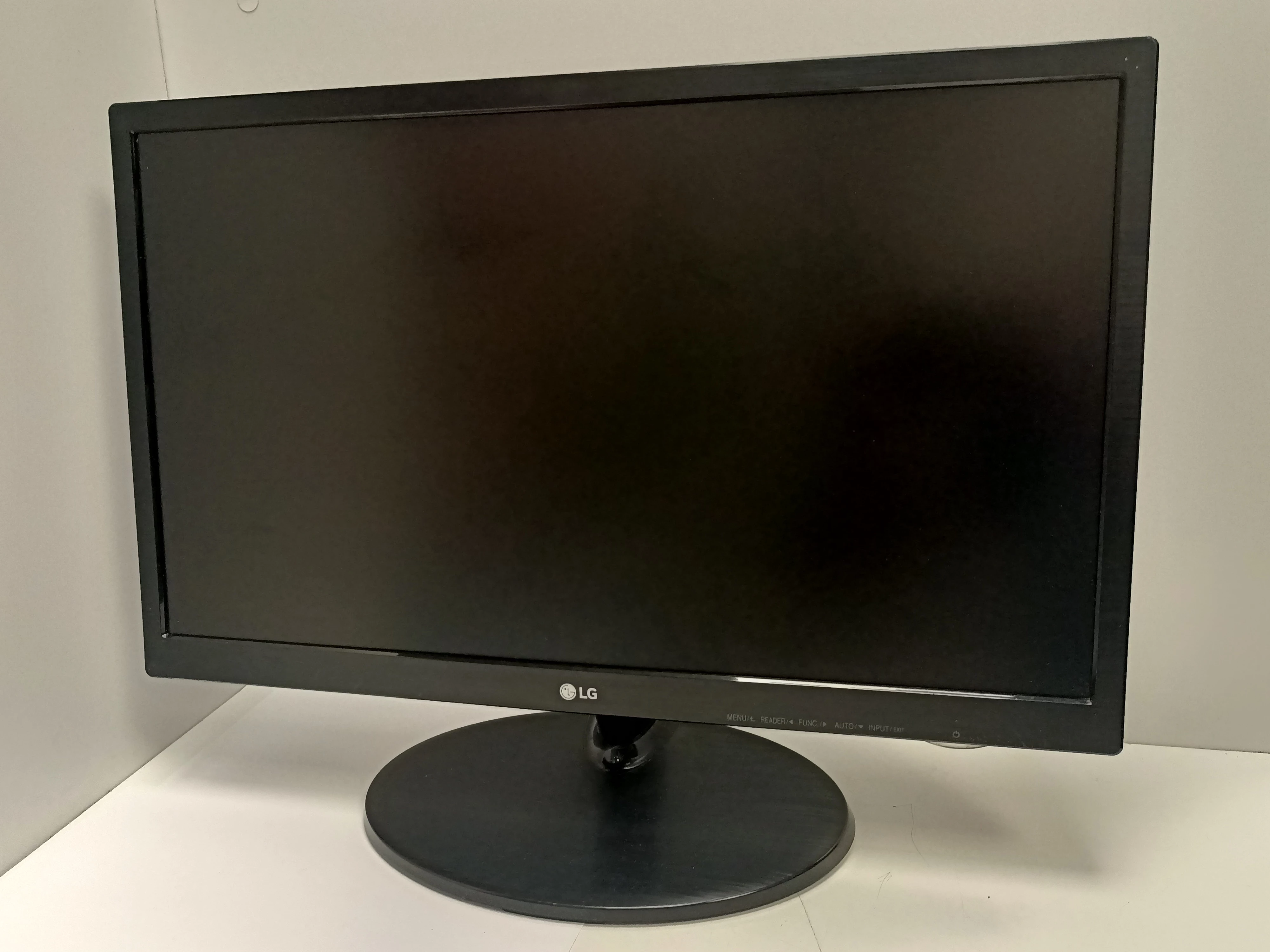 lg-22m38a-22-full-hd-monitor-led-idealny-do-biura-i-domu-ean-gtin-8806087549324