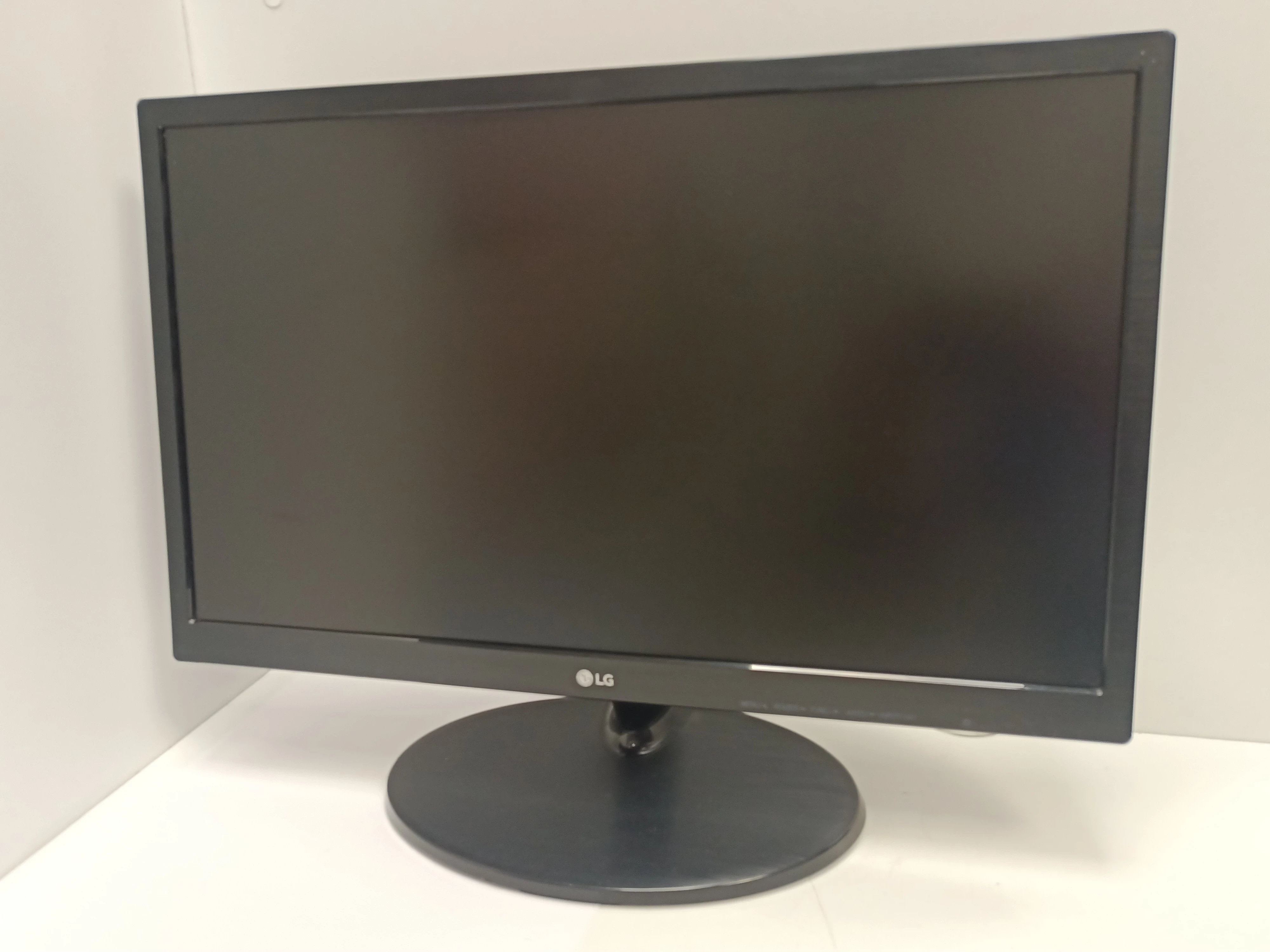 lg-22m38a-22-full-hd-monitor-led-idealny-do-biura-i-domu-stan-11323-2