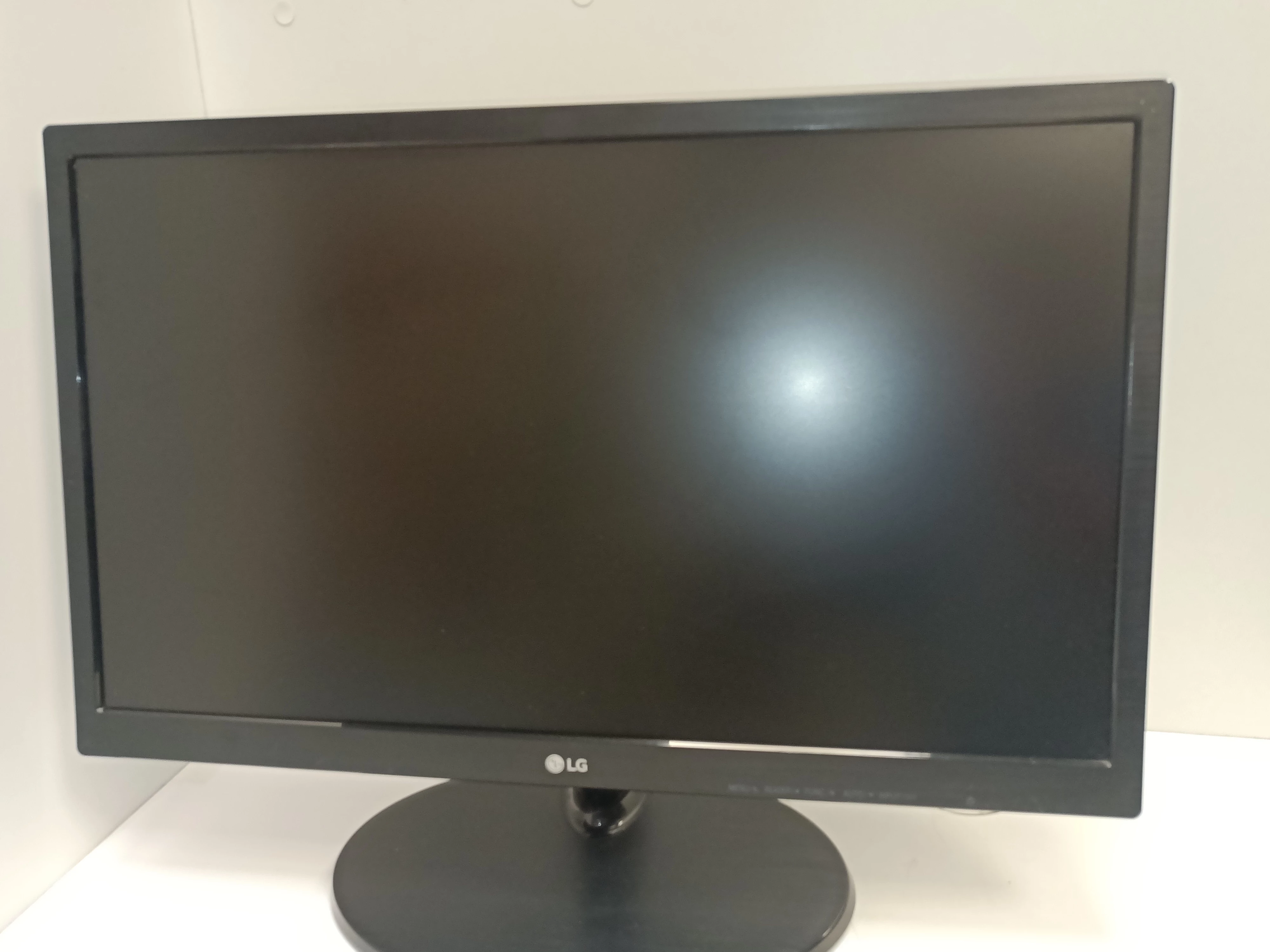 lg-22m38a-22-full-hd-monitor-led-idealny-do-biura-i-domu-kod-producenta-22m38a-b