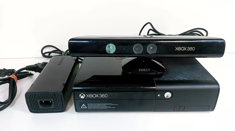 KONSOLA XBOX 360 E 250GB / PAD / KINECT / GRY 5 SZTUK