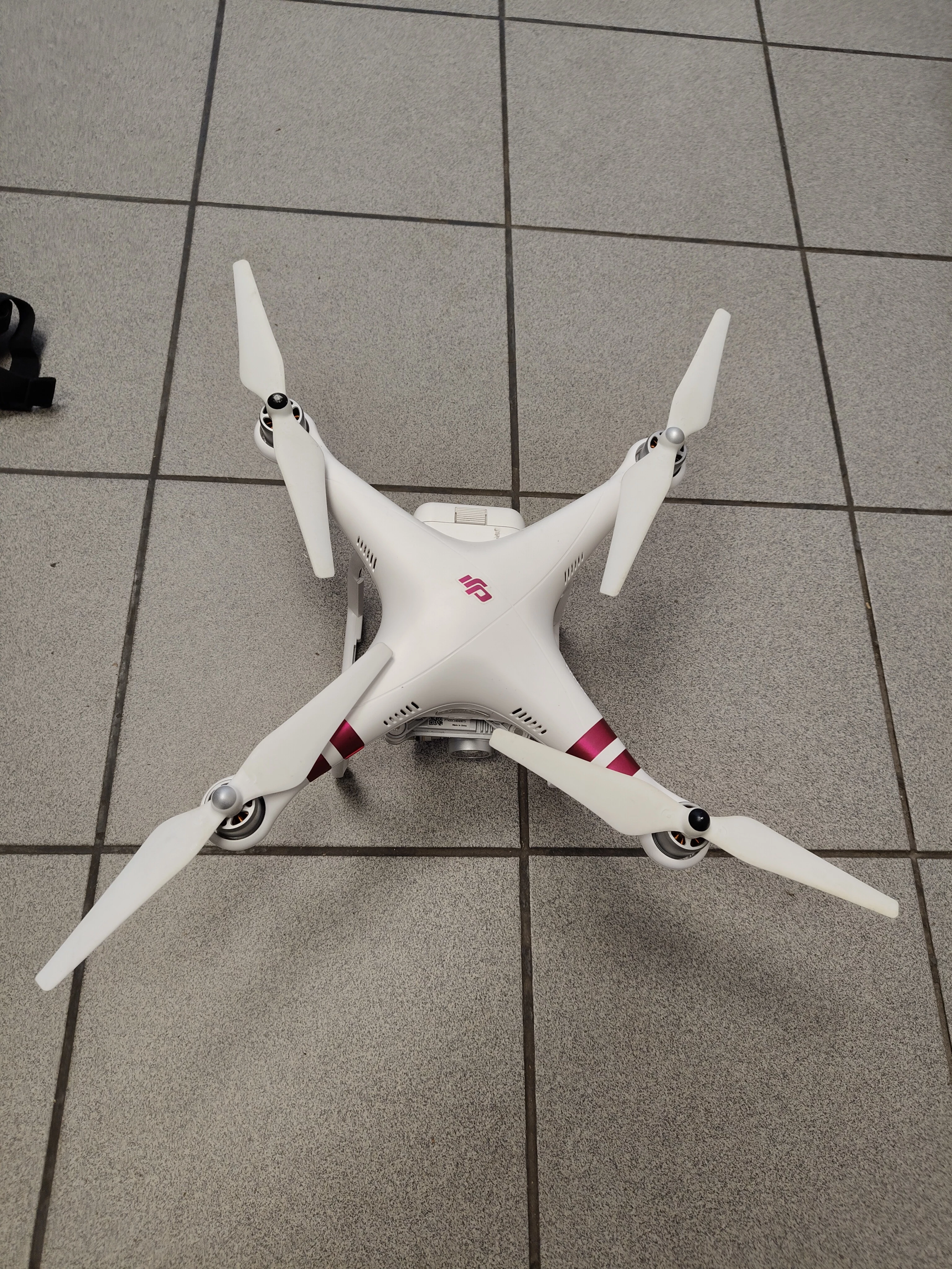 dron-dji-phantom-4-advanced-liczba-smigiel-129406-1