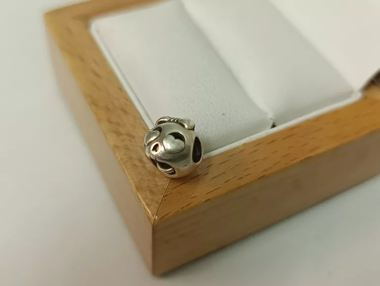 PIĘKNY SREBRNY CHARMS PANDORA PR 925