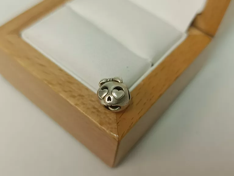 PIĘKNY SREBRNY CHARMS PANDORA PR 925
