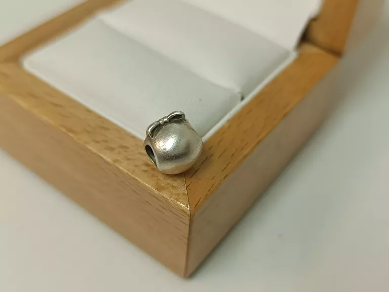 PIĘKNY SREBRNY CHARMS PANDORA PR 925