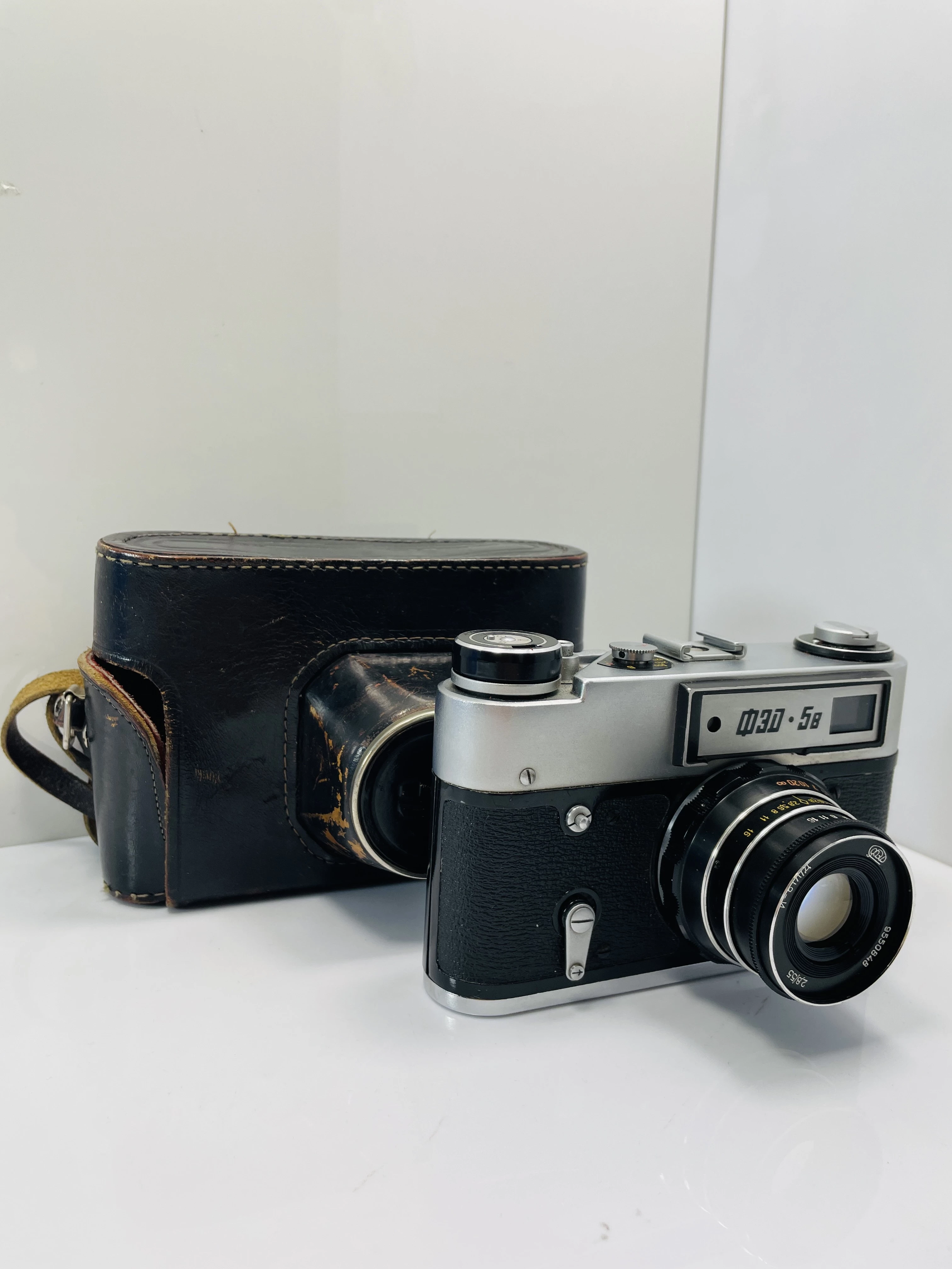 kolekcjonerski-fed-5-b-lomo-5b-aparat-fotograficzny-z-zsrr-antyk-ean-gtin-0884502025361