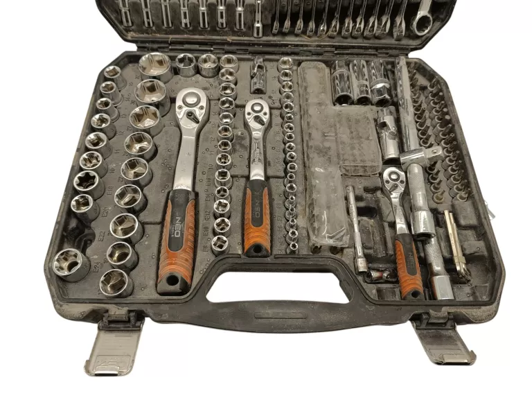 ZESTAW KLUCZY NASADOWYCH NEO TOOLS 219 ELEMENTÓW WALIZCE