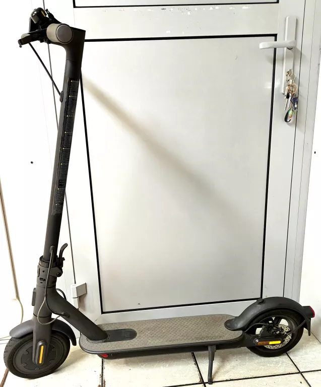 HULAJNOGA ELEKTRYCZNA XIAOMI MI SCOOTER ESSENTIAL (DDHBC08NEB) + ŁADOWARKA