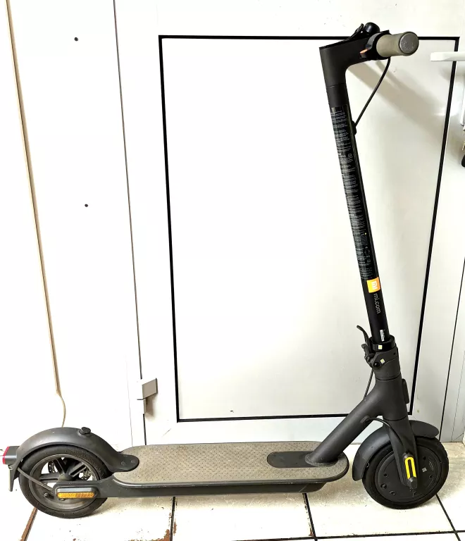 HULAJNOGA ELEKTRYCZNA XIAOMI MI SCOOTER ESSENTIAL (DDHBC08NEB) + ŁADOWARKA